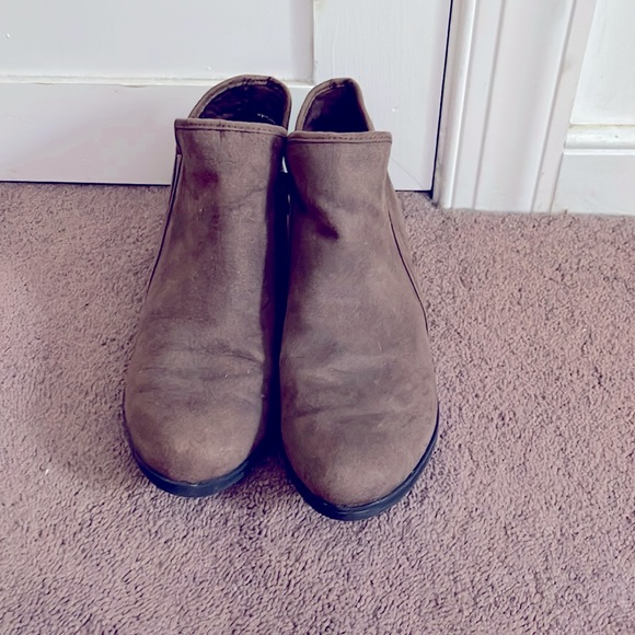 Cute light brown booties - Picture 1 of 4